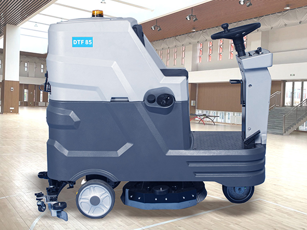 DTF85小型駕駛式單刷洗地機(jī)